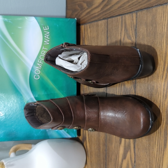 EASY STREET Ariene Boot - Picture 1 of 3